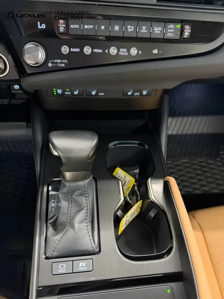 Lexus ES 300 - Image 17