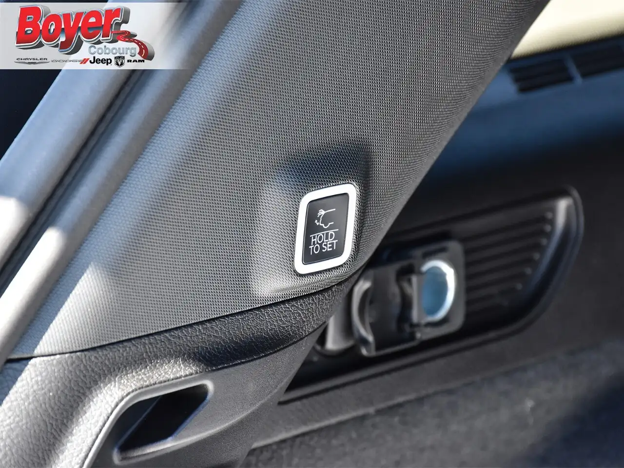 Jeep Grand Cherokee - Image 16