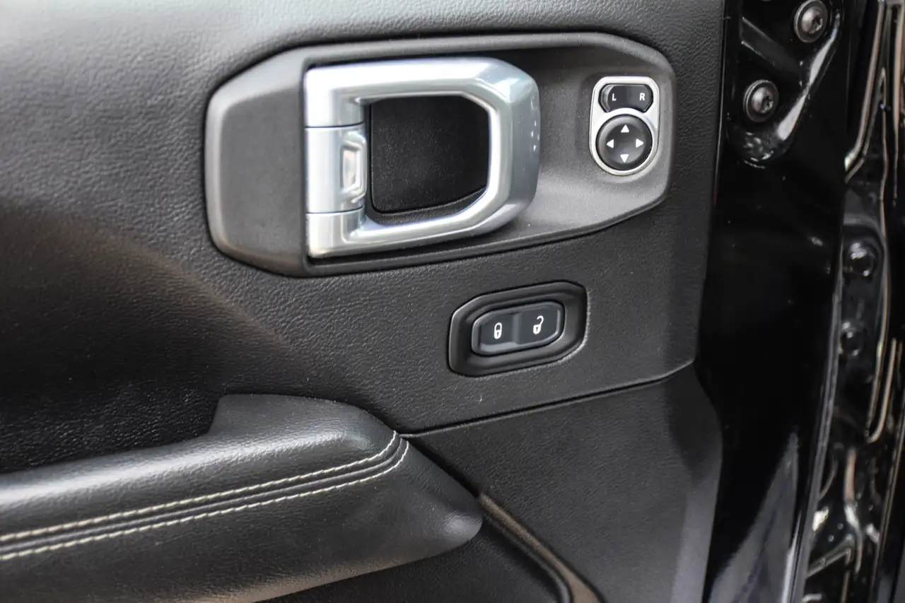 Jeep Wrangler - Image 13