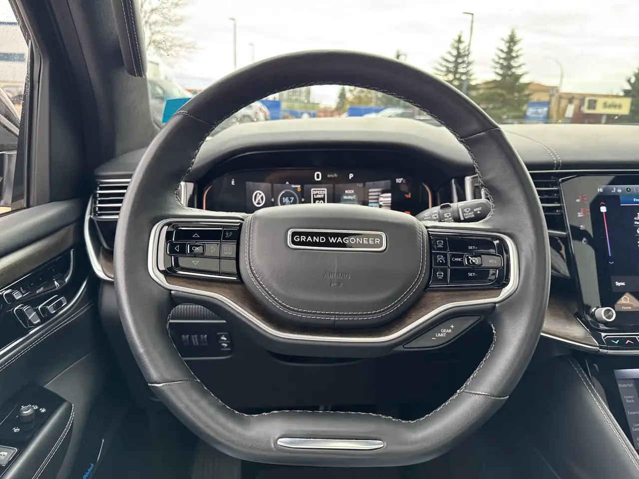 Jeep Grand Wagoneer - Image 29