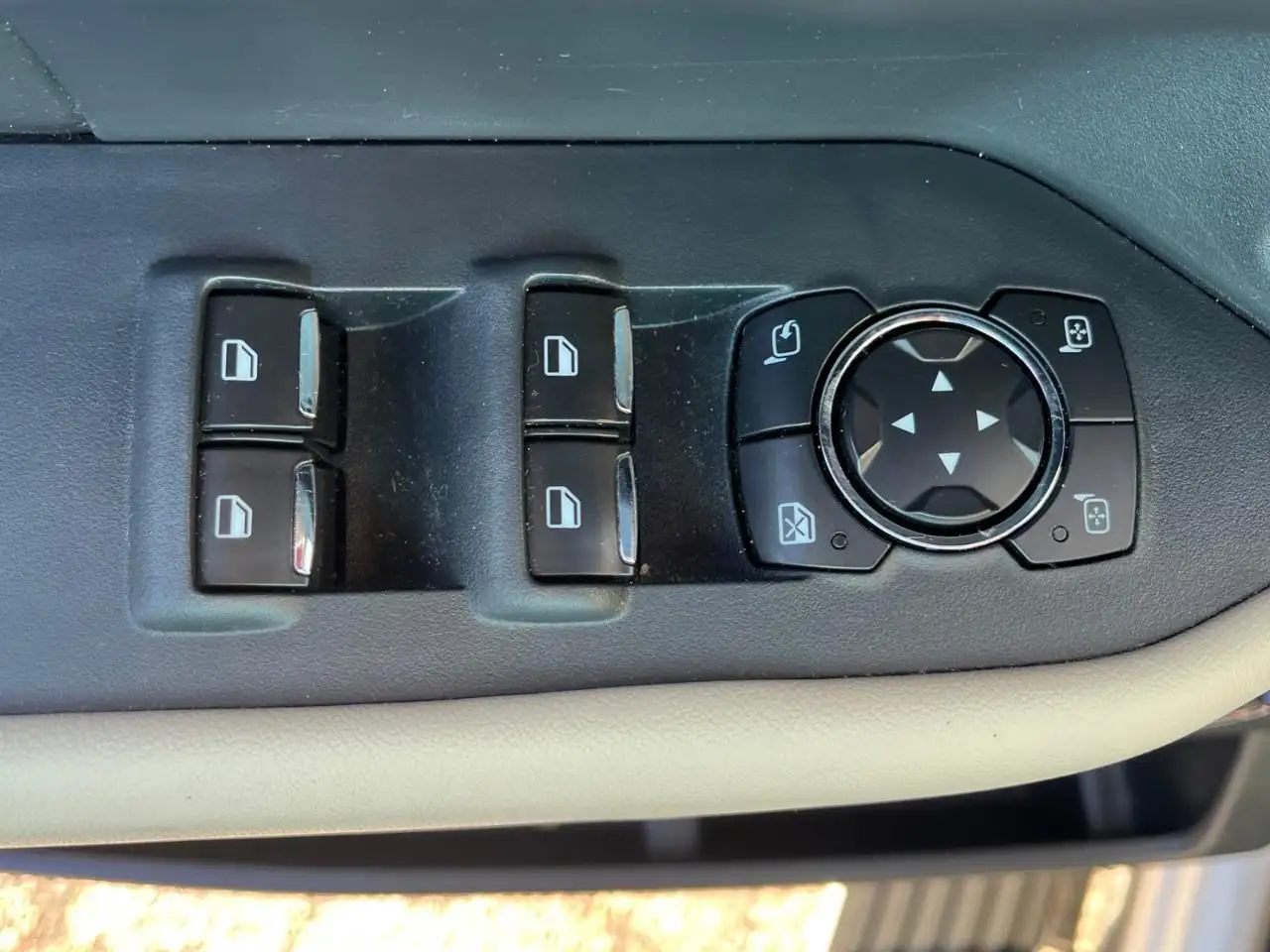 Ford Expedition - Image 10