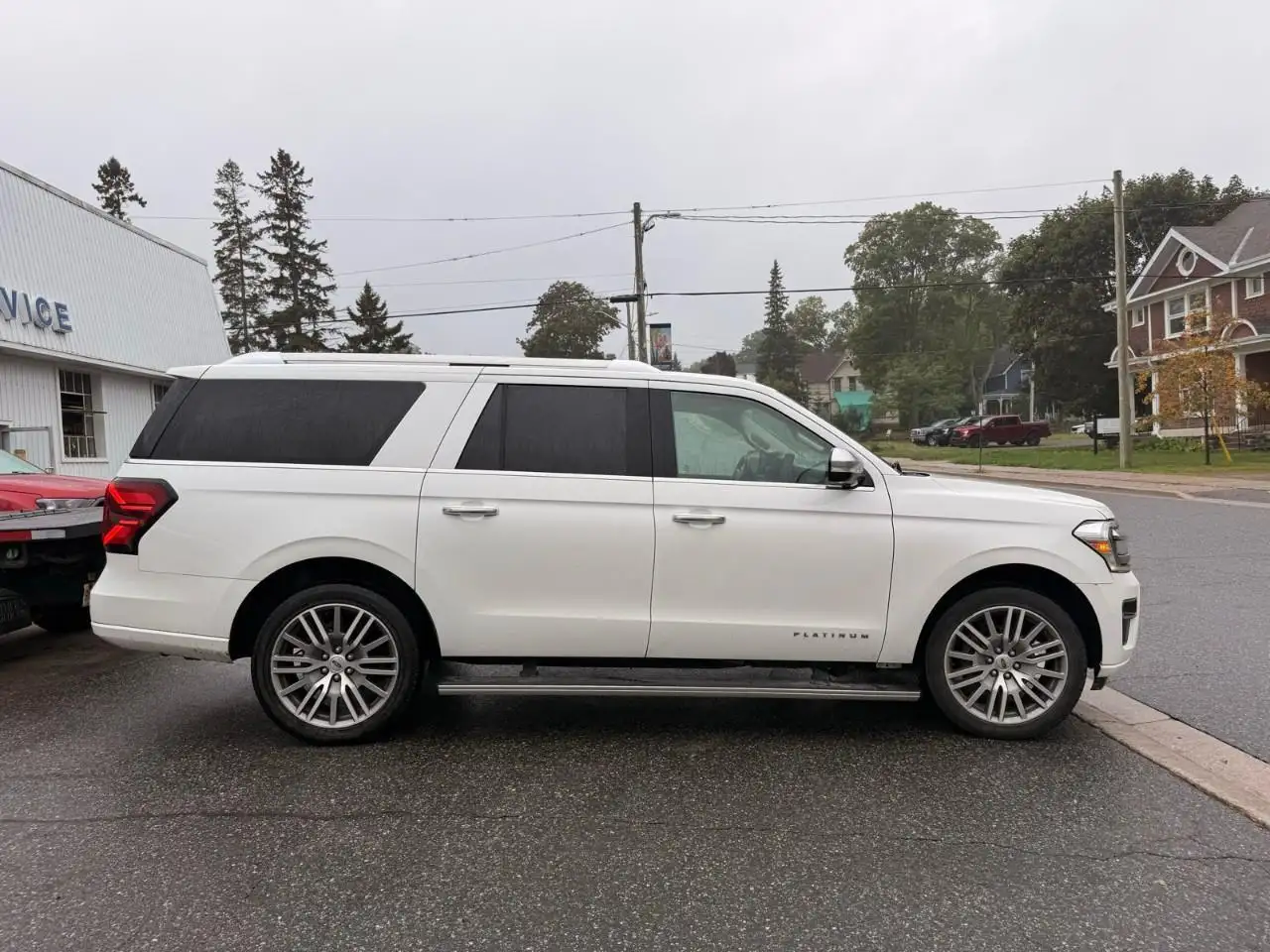 Ford Expedition - Image 2