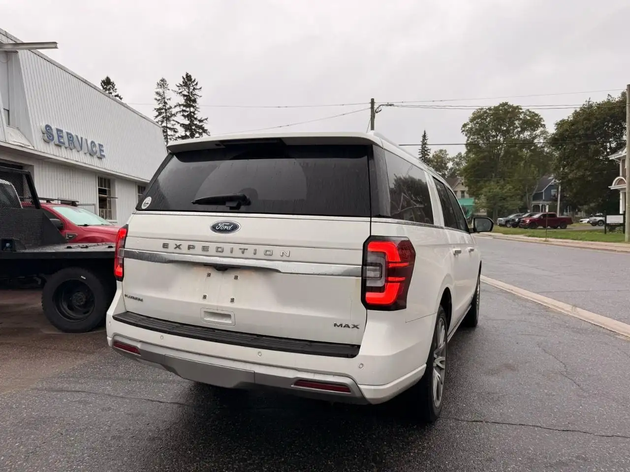Ford Expedition - Image 3