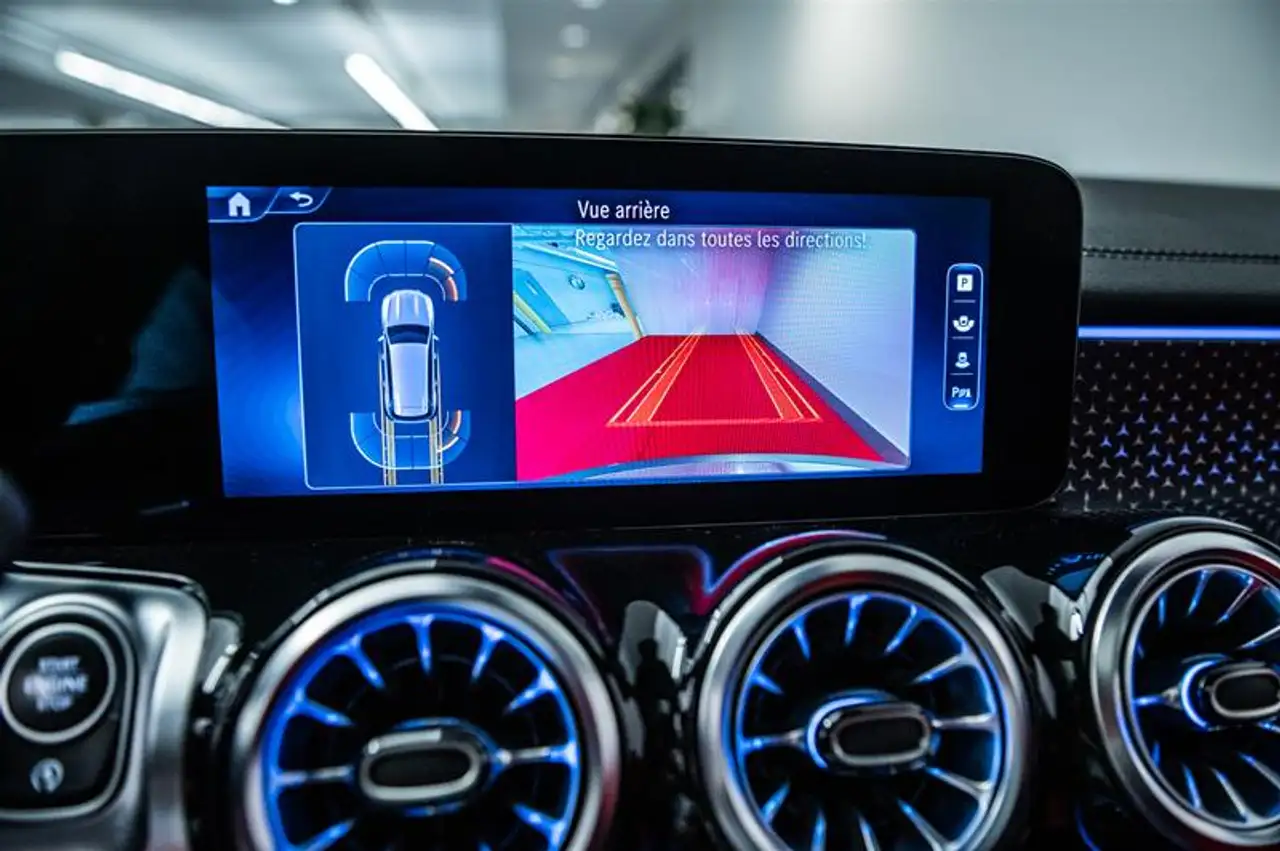 Mercedes-Benz GLB - Image 28