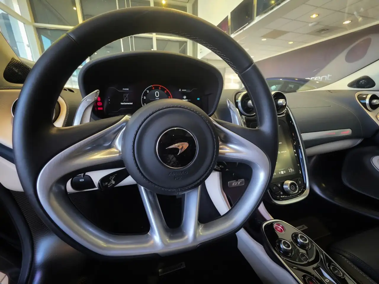 McLaren GT - Image 21