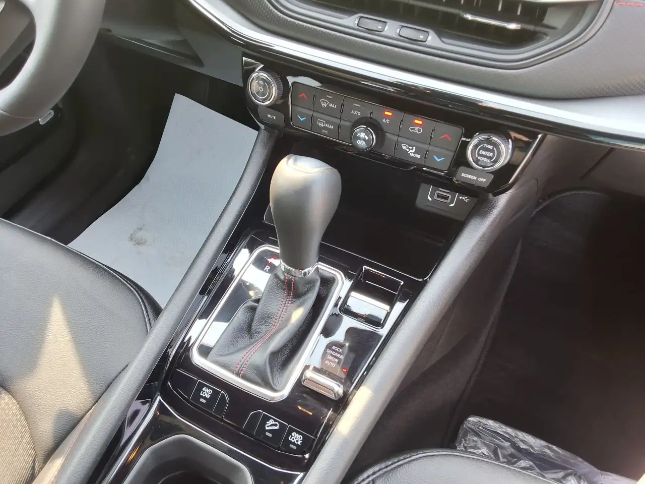 Jeep Compass - Image 25