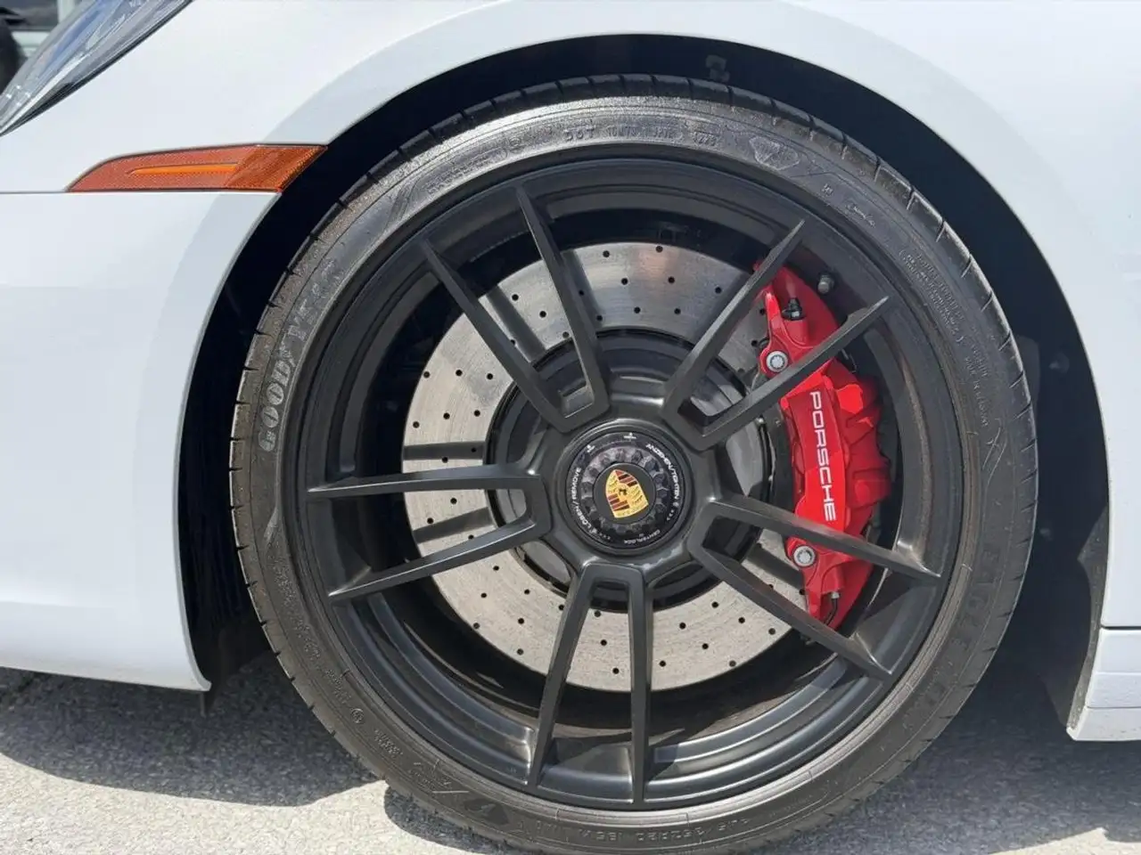 Porsche 911 - Image 23