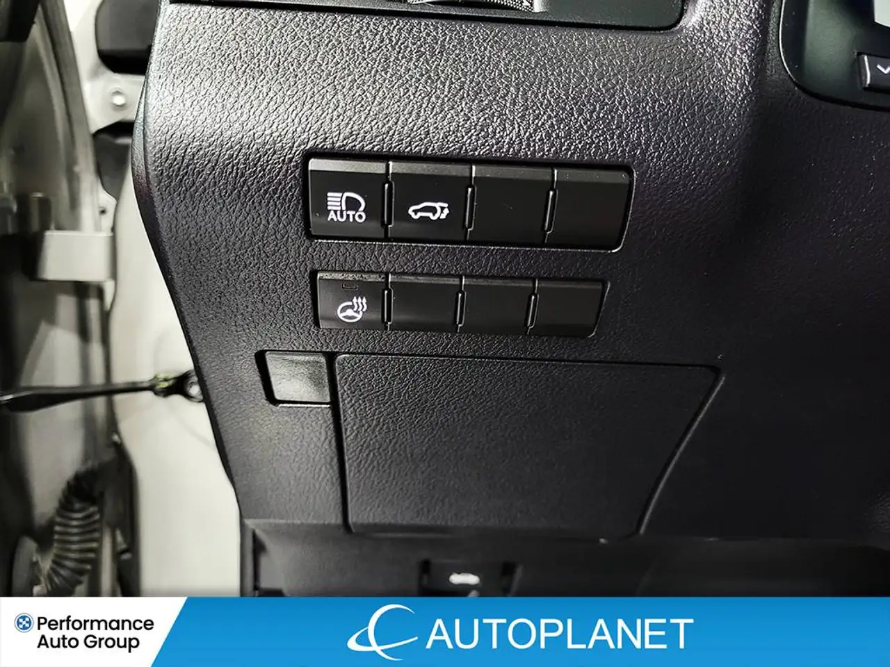 Lexus RX - Image 28