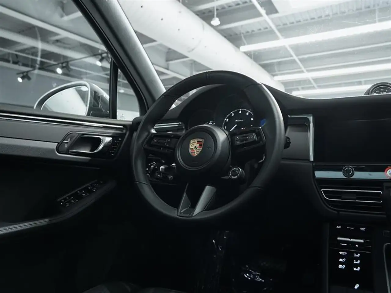 Porsche Macan - Image 40