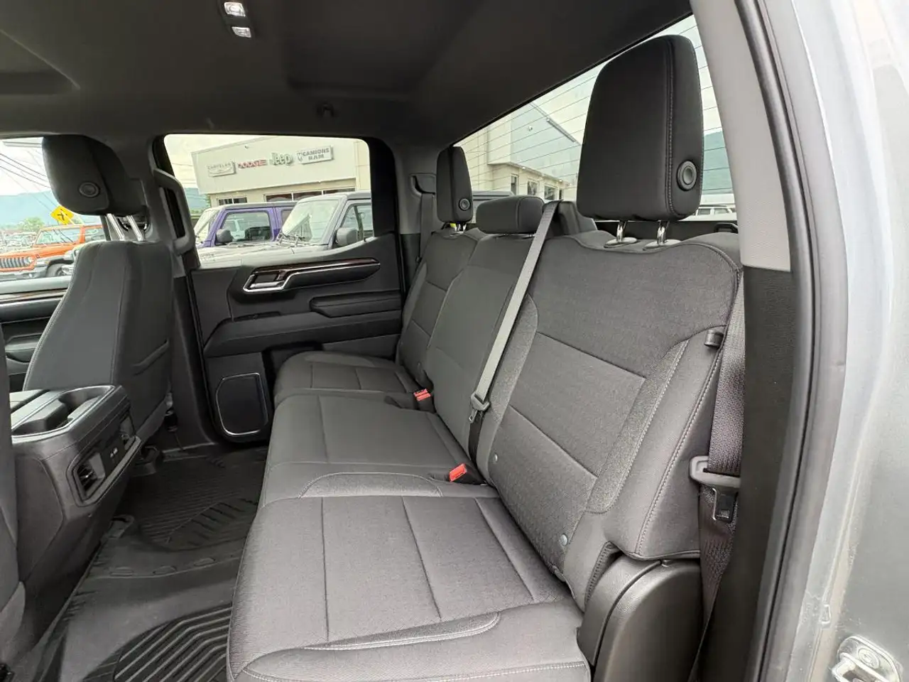 Chevrolet Silverado - Image 9