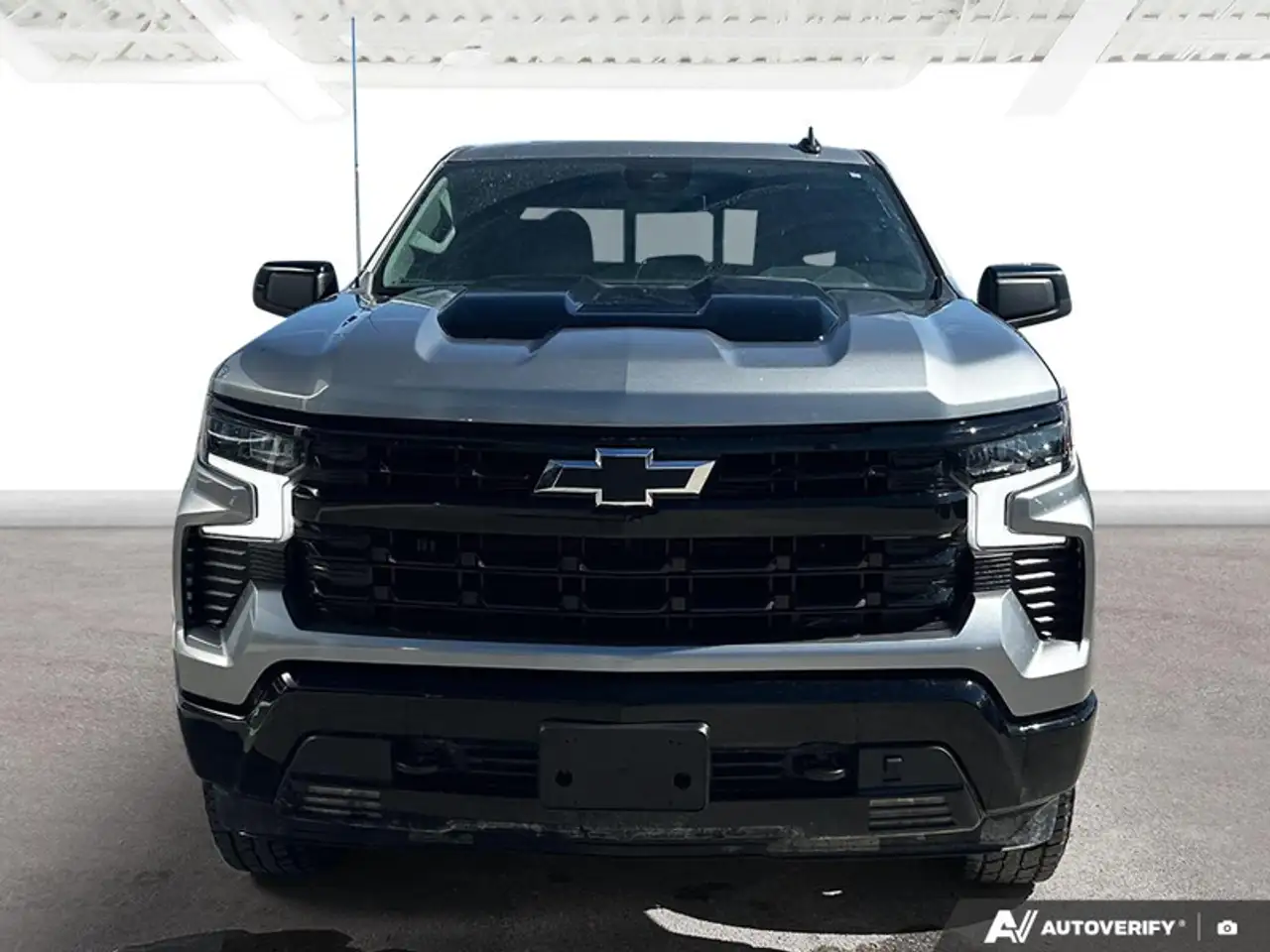 Chevrolet Silverado 1500 - Image 2