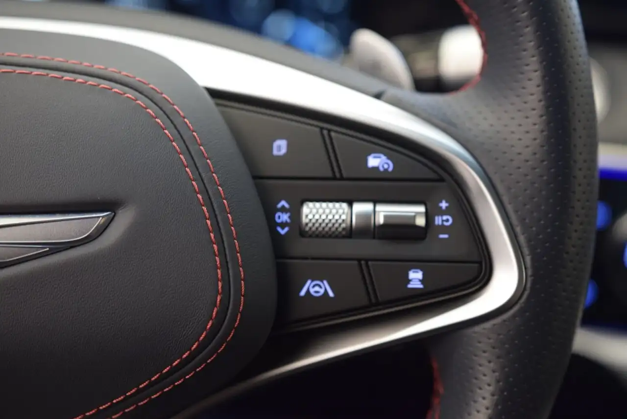 Genesis GV70 - Image 23