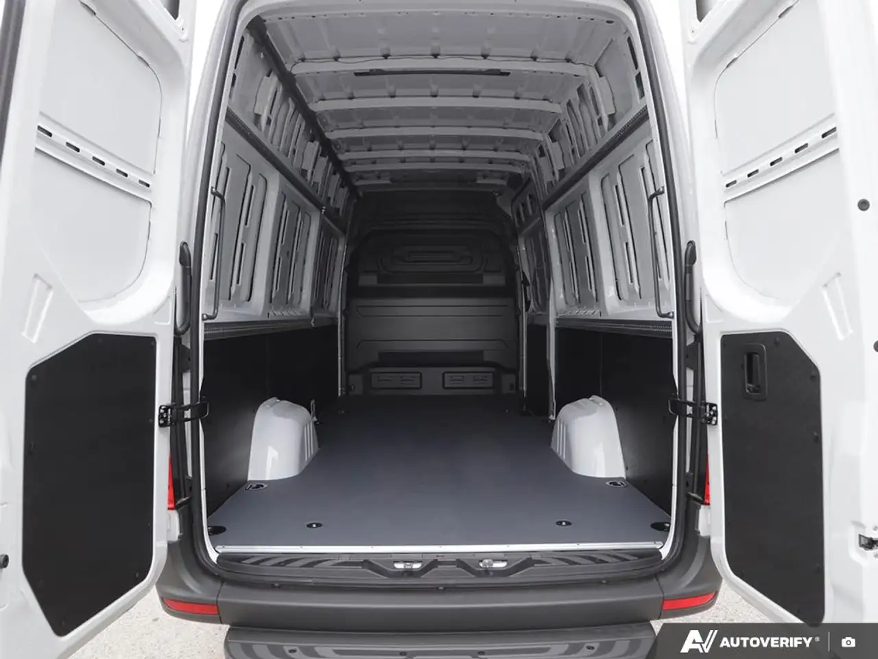 Mercedes-Benz Sprinter - Image 10