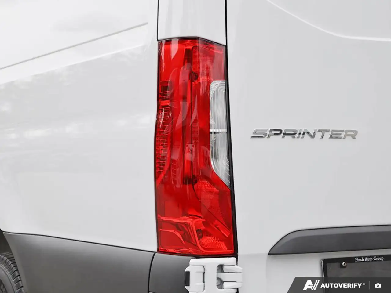 Mercedes-Benz Sprinter - Image 11