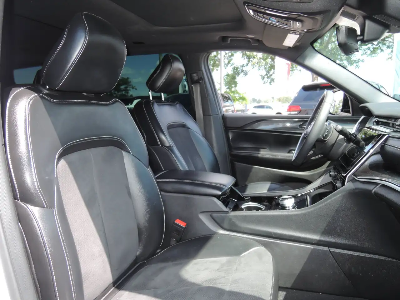 Jeep Grand Cherokee - Image 16