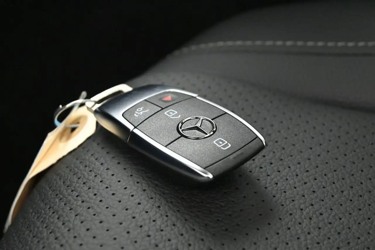 Mercedes-Benz GLE - Image 17