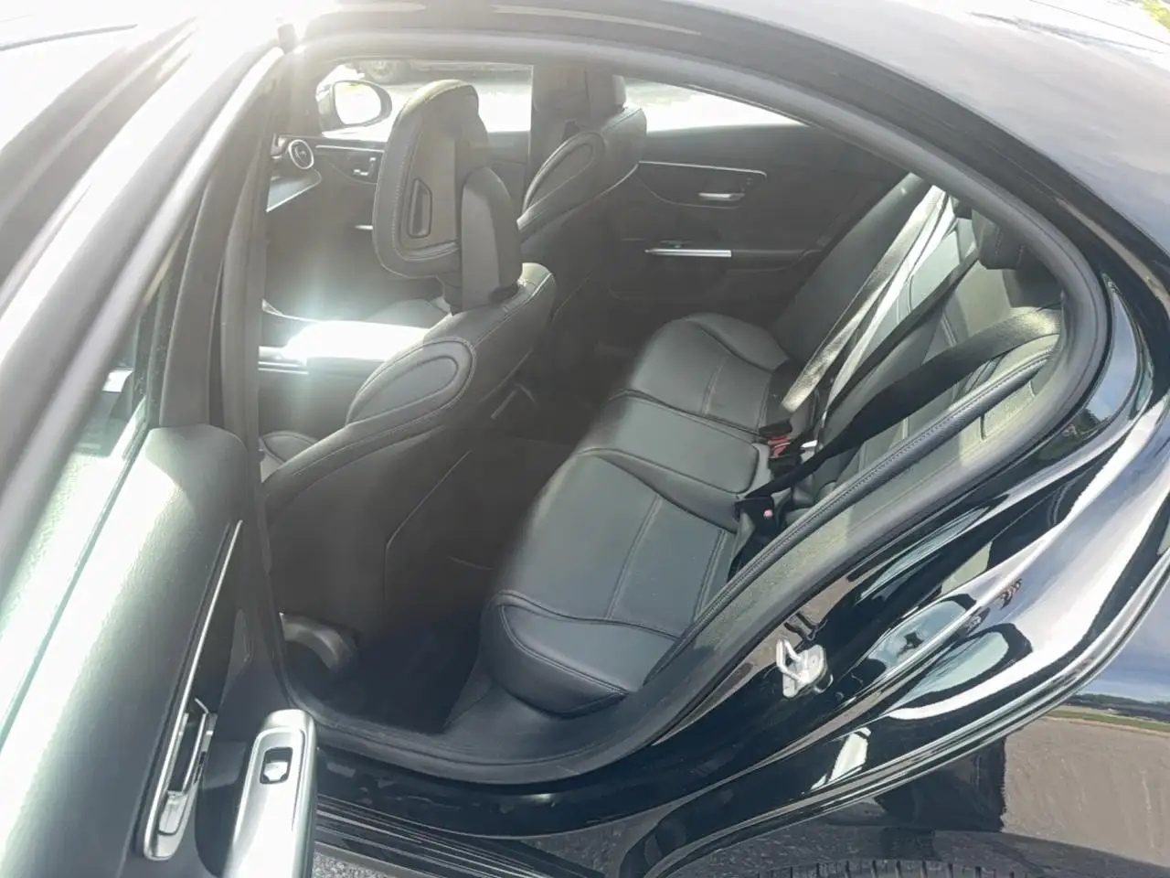 Mercedes-Benz C-Class - Image 10