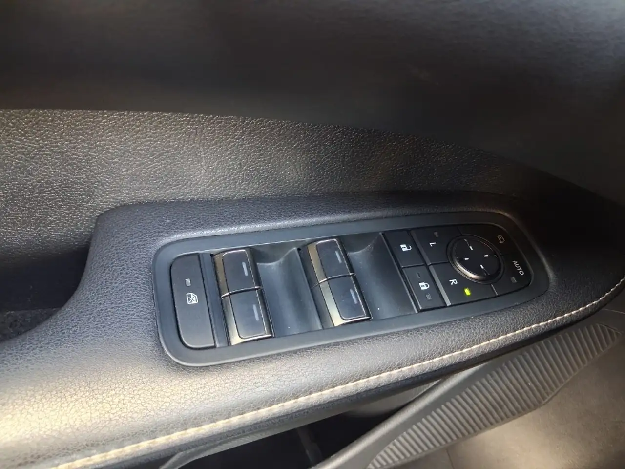 Lexus RX 350 - Image 13