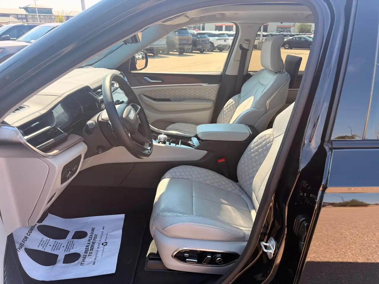 Jeep Grand Cherokee - Image 12