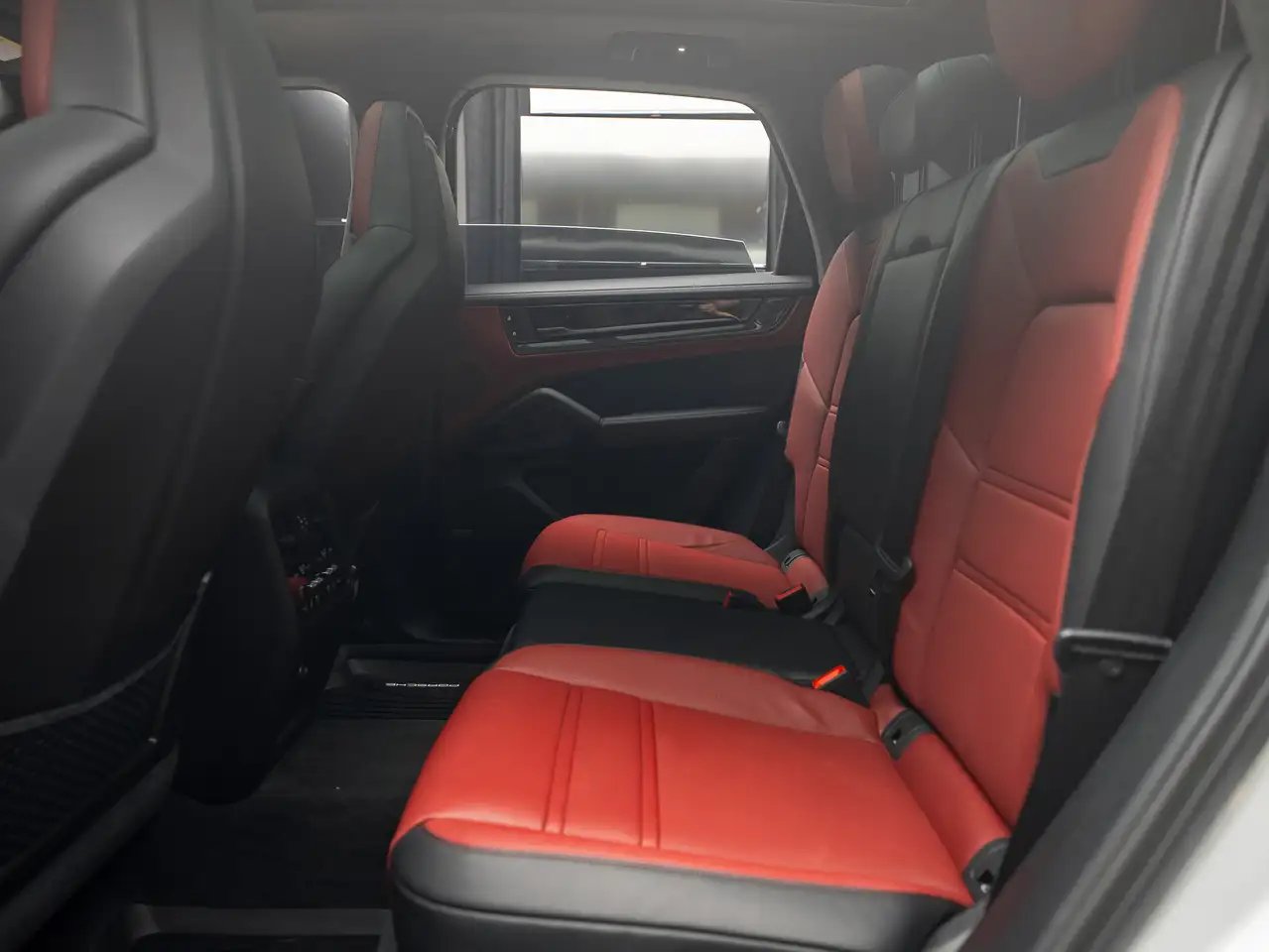 Porsche Cayenne - Image 22