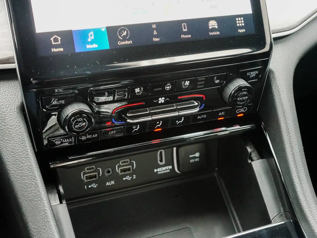 Jeep Grand Cherokee - Image 23