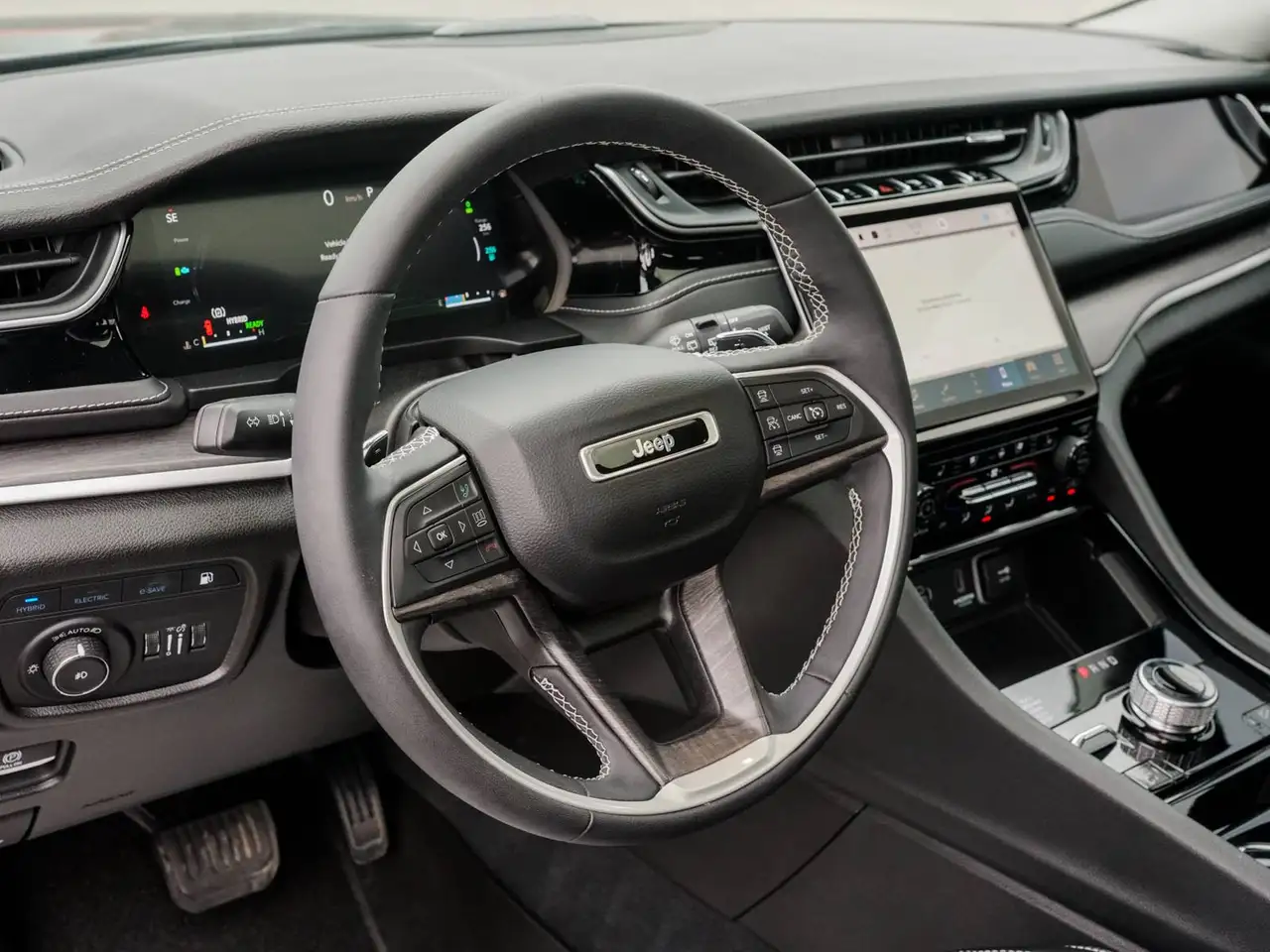 Jeep Grand Cherokee - Image 12