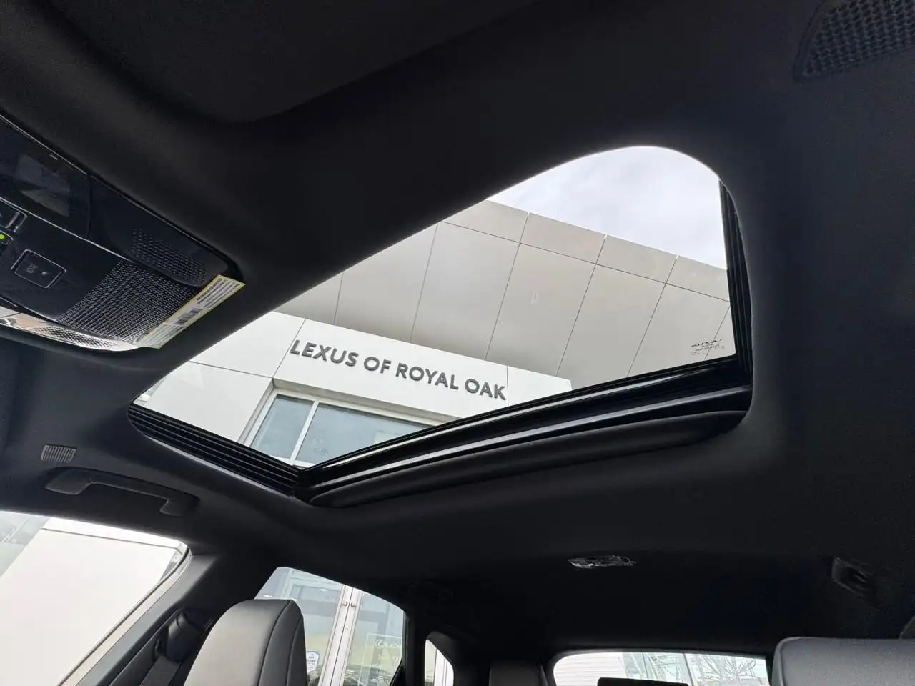 Lexus RX 350h - Image 20