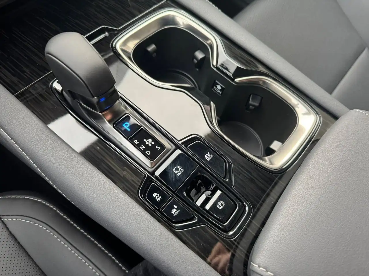 Lexus RX 350h - Image 18