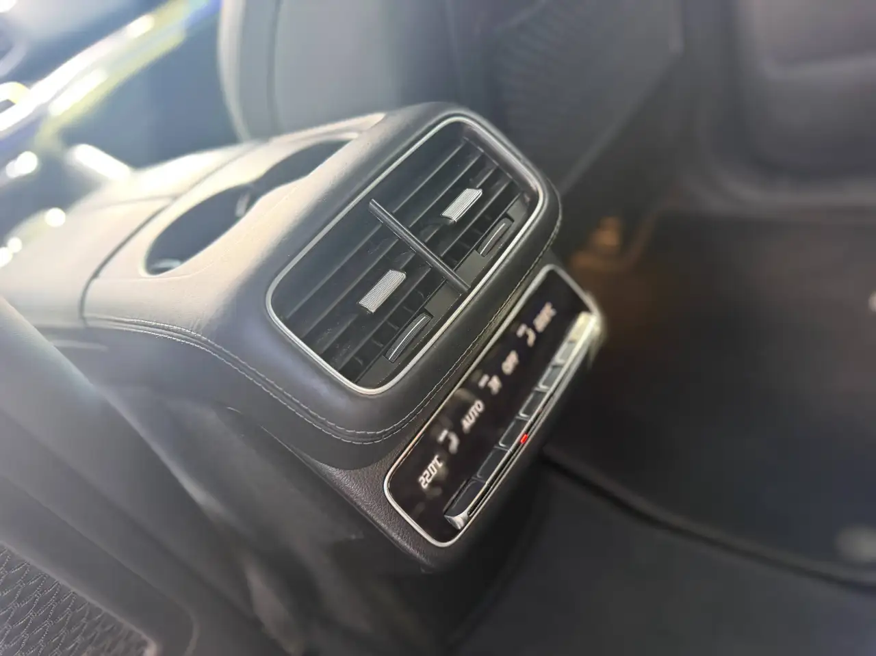 Mercedes-Benz GLS - Image 29