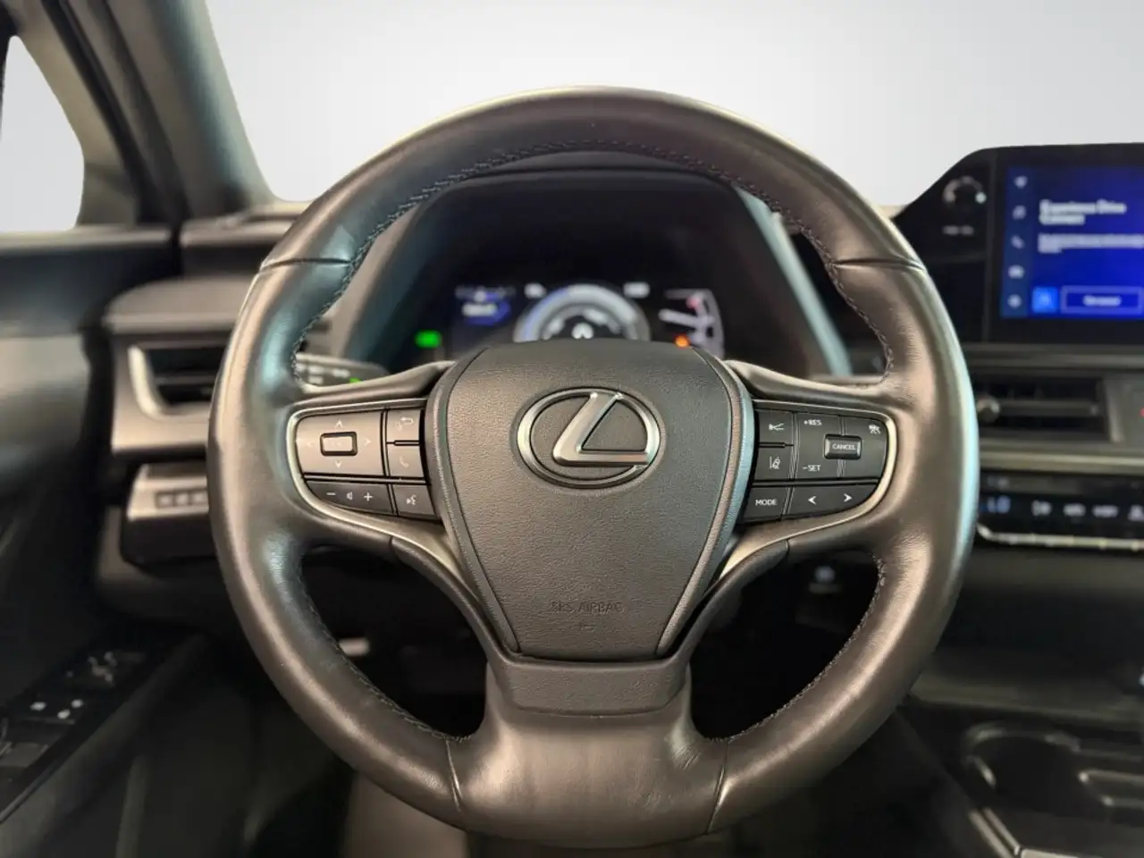 Lexus UX 250h - Image 13