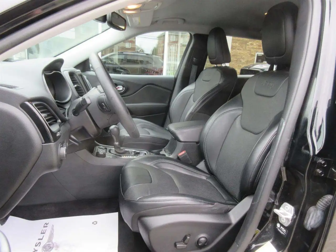 Jeep Cherokee - Image 18