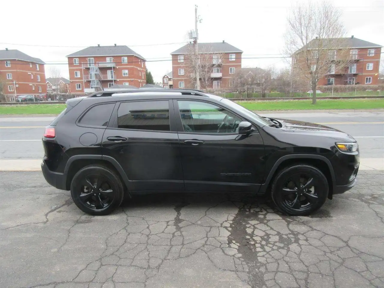 Jeep Cherokee - Image 12
