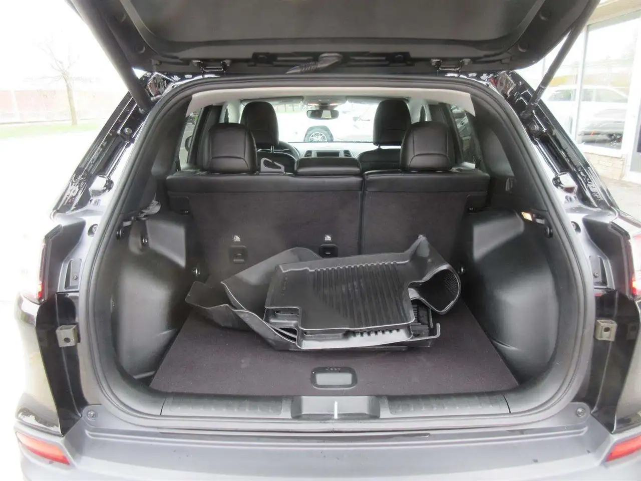 Jeep Cherokee - Image 21
