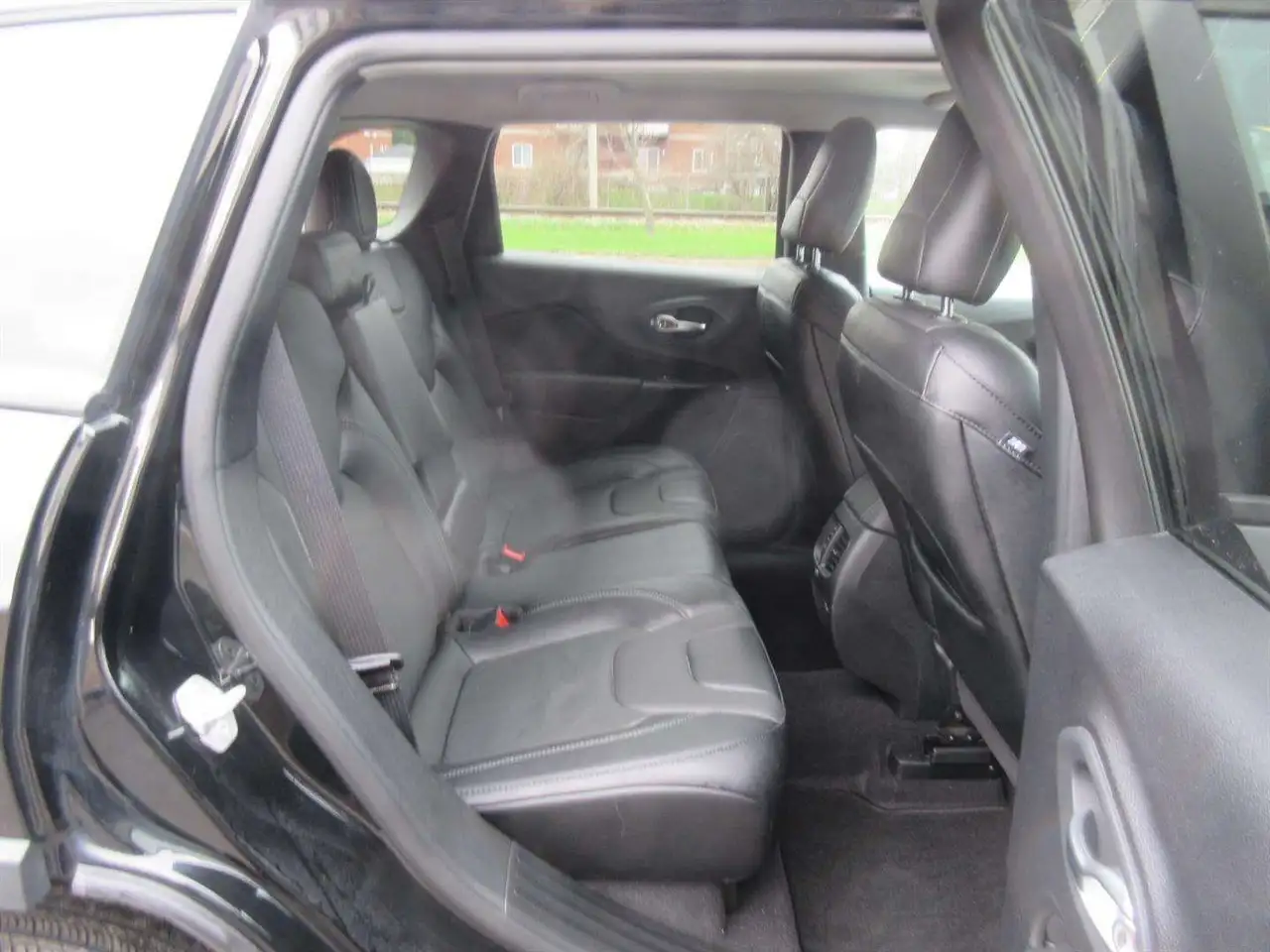 Jeep Cherokee - Image 22