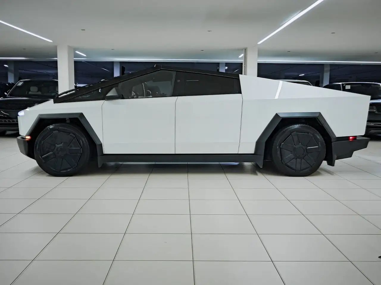 Tesla Cybertruck - Image 7