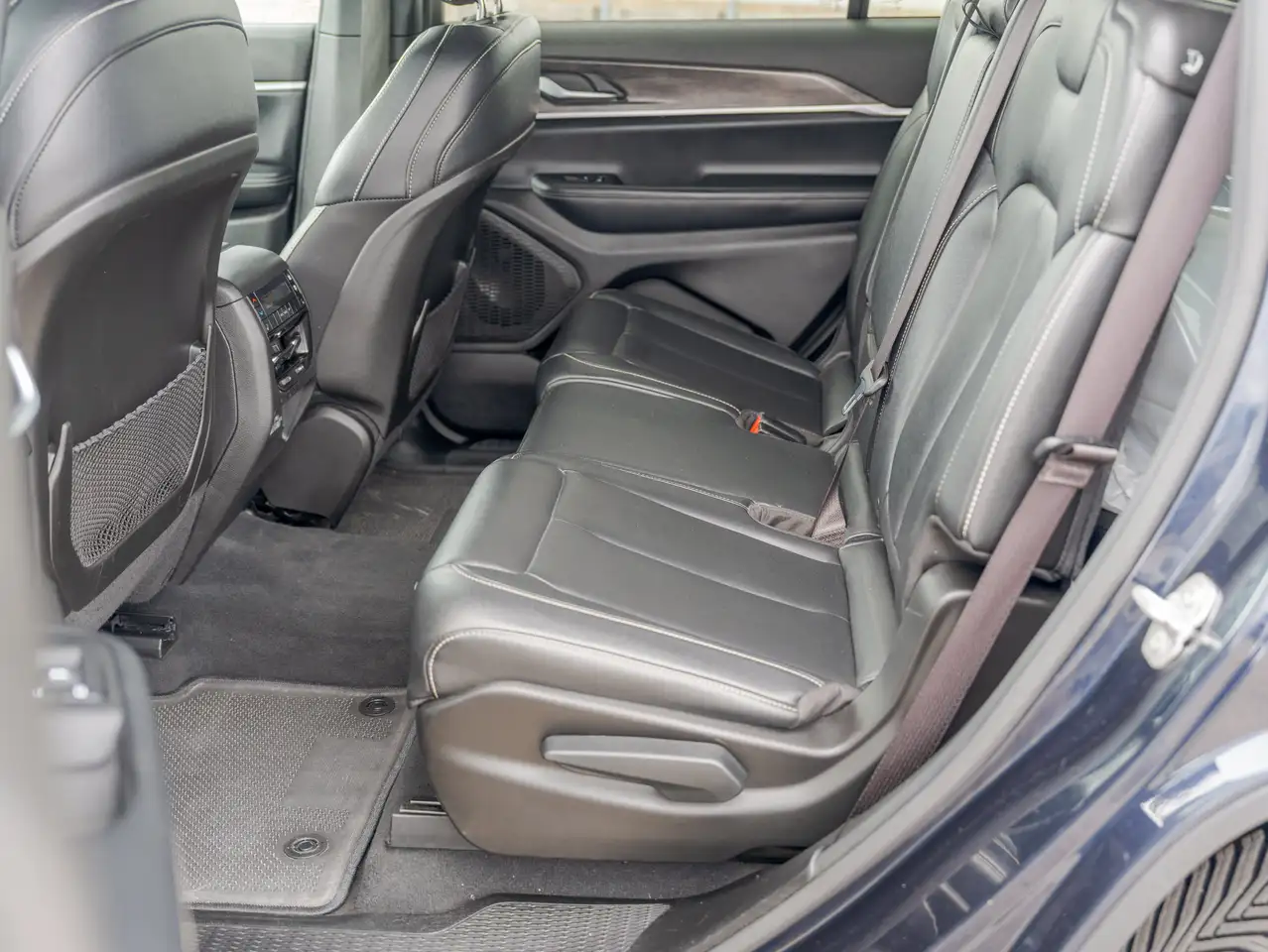 Jeep Grand Cherokee - Image 18