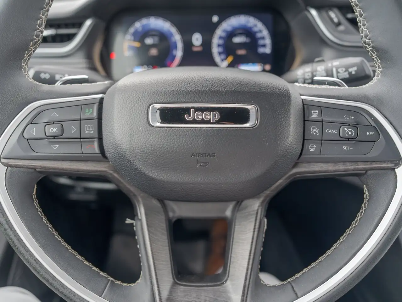 Jeep Grand Cherokee - Image 14