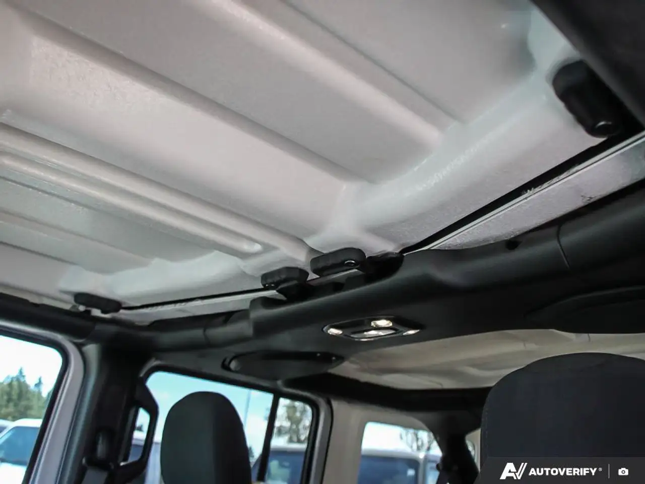 Jeep Wrangler - Image 25