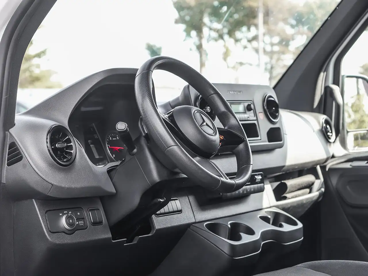 Mercedes-Benz Sprinter - Image 13