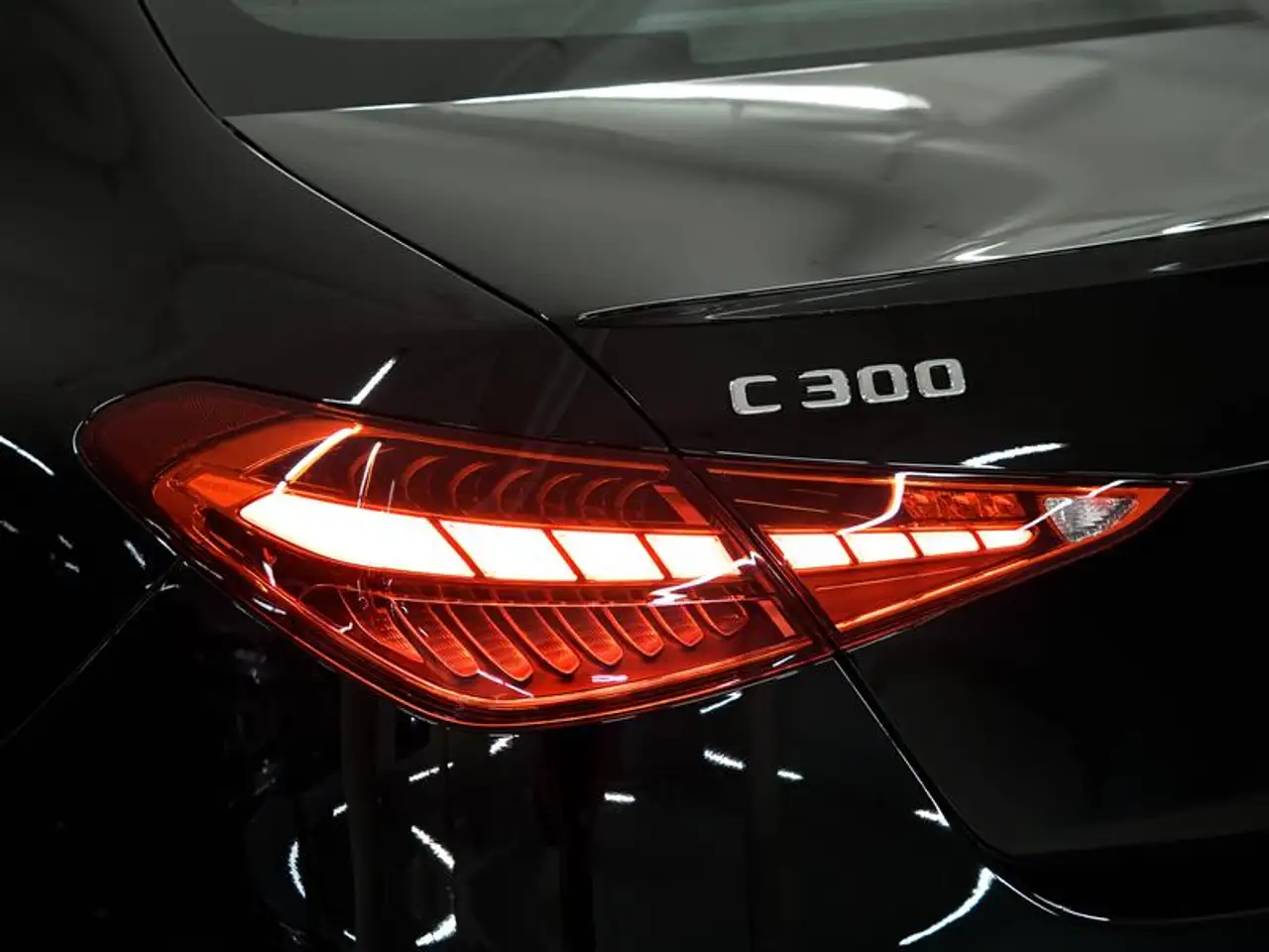 Mercedes-Benz C-Class - Image 13