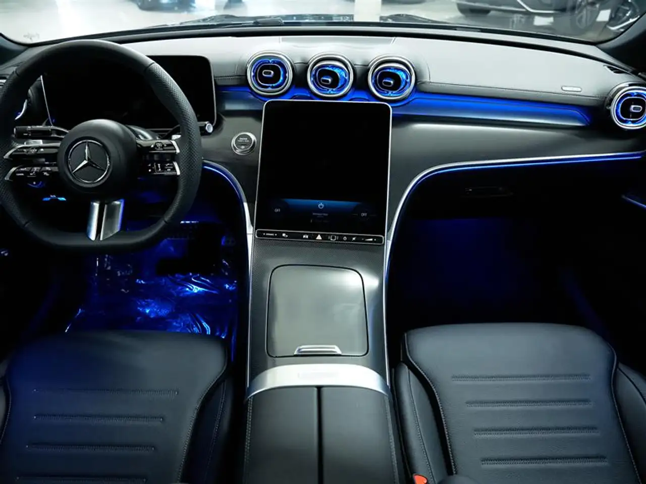 Mercedes-Benz C-Class - Image 25