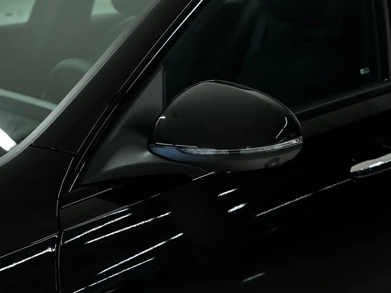 Mercedes-Benz C-Class - Image 14
