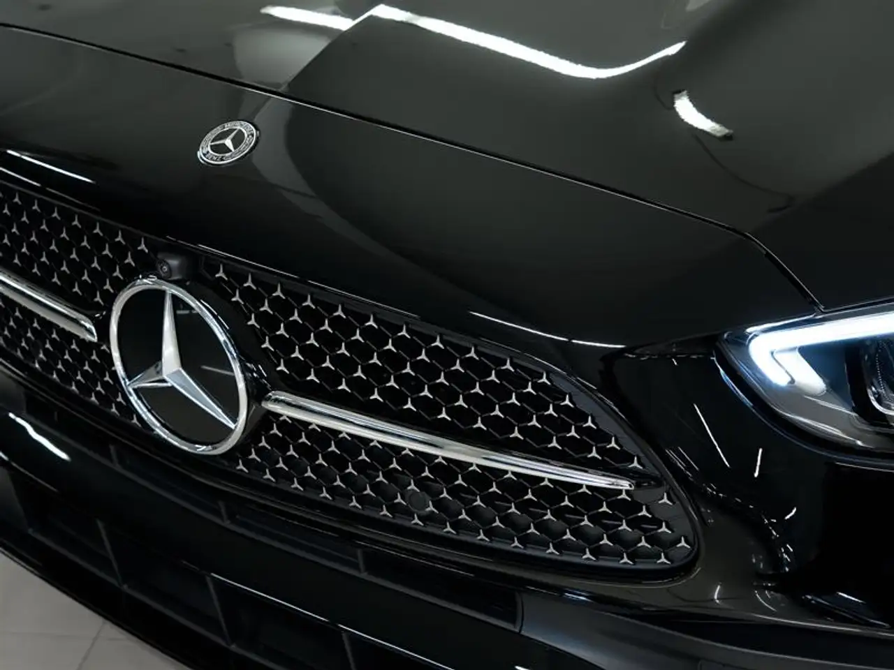 Mercedes-Benz C-Class - Image 10