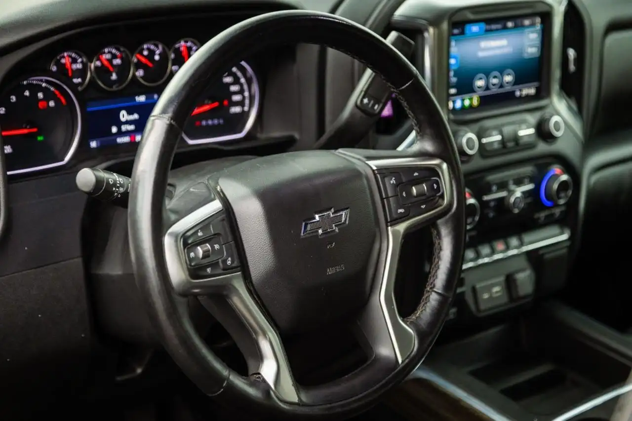 Chevrolet Silverado 1500 - Image 16