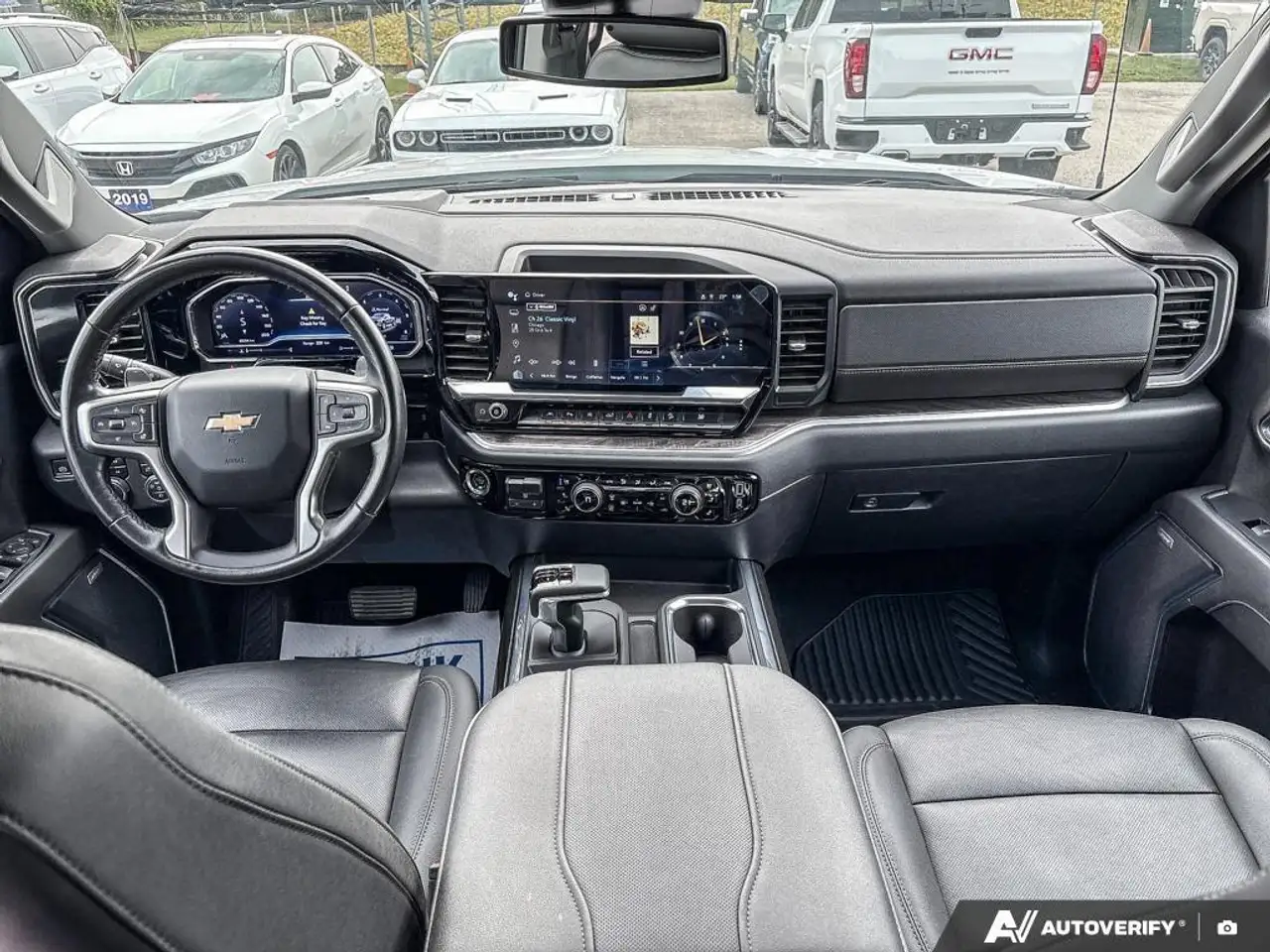 Chevrolet Silverado 1500 - Image 23