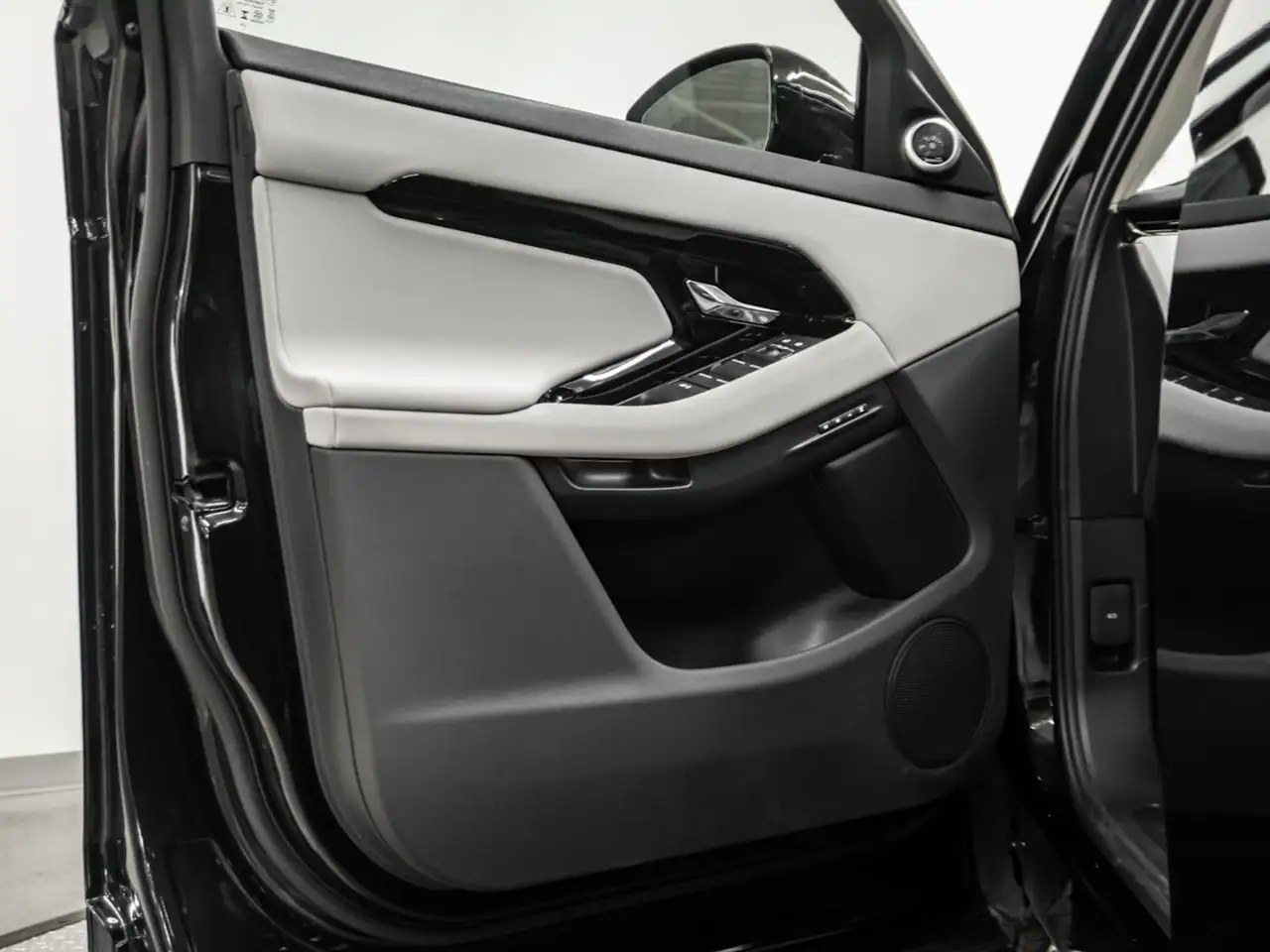 Land Rover Range Rover Evoque - Image 27