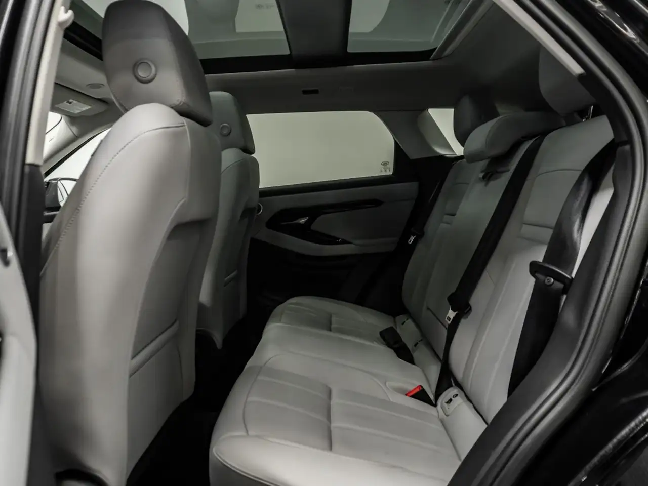 Land Rover Range Rover Evoque - Image 24