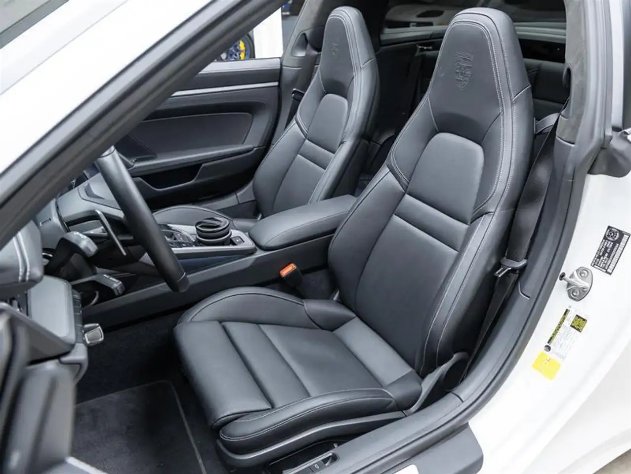 Porsche 911 - Image 12