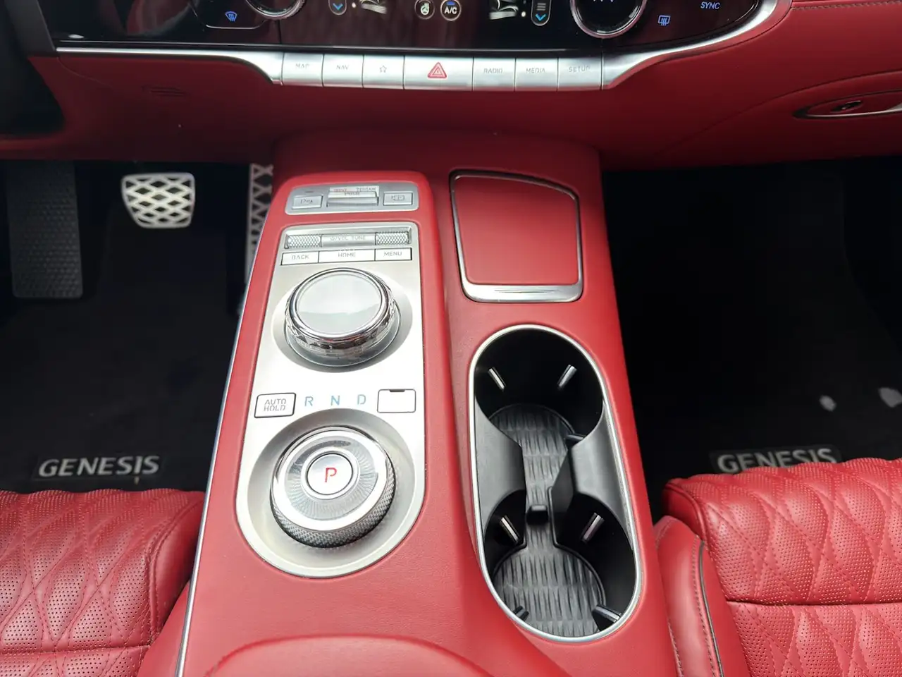 Genesis GV70 - Image 20