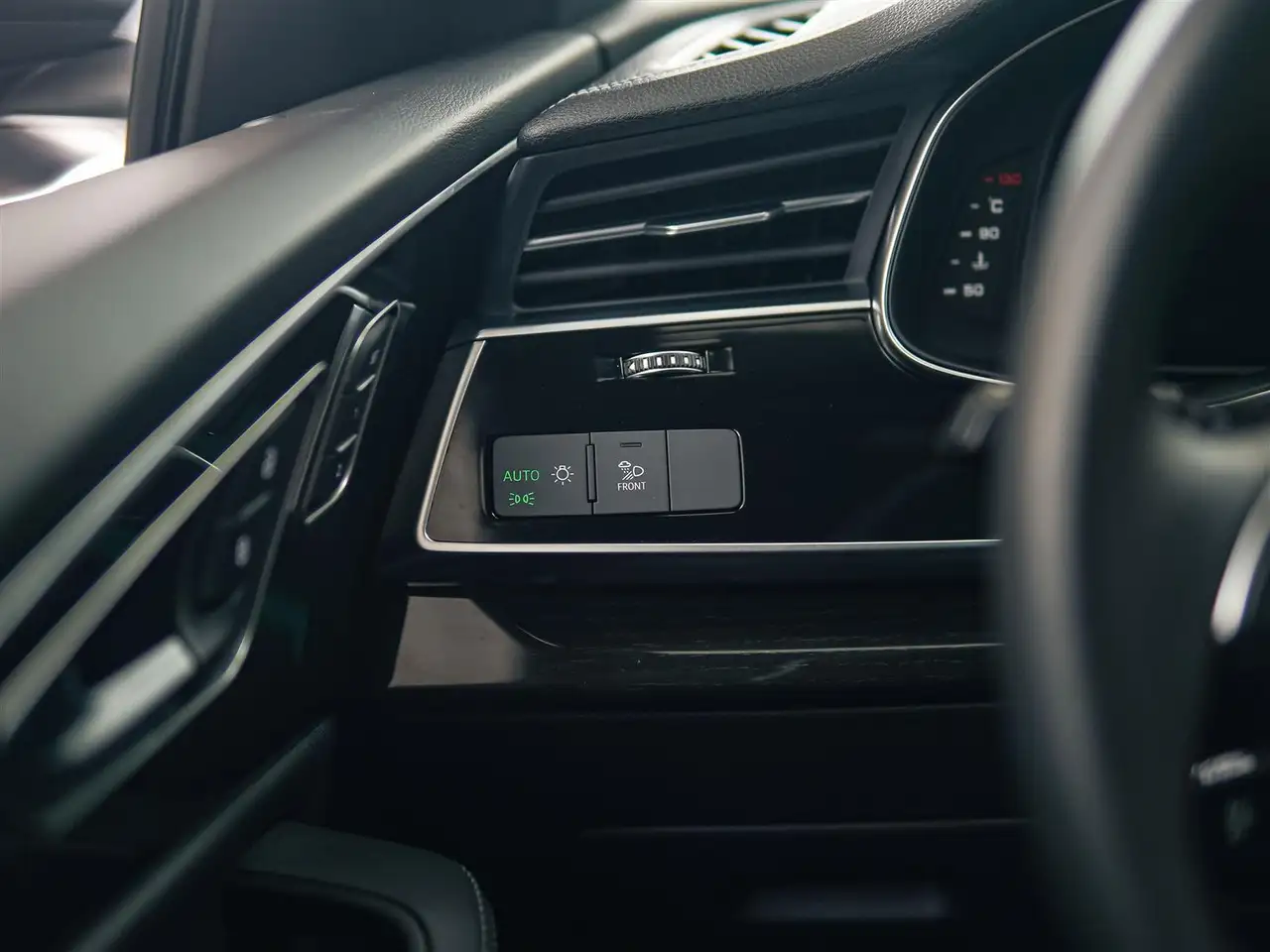 Audi Q8 - Image 30
